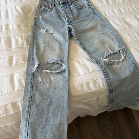 ZARA Light Wash Distressed Straight Leg Jeans Cropped Raw Hem Size 24 - Picture 2 of 6
